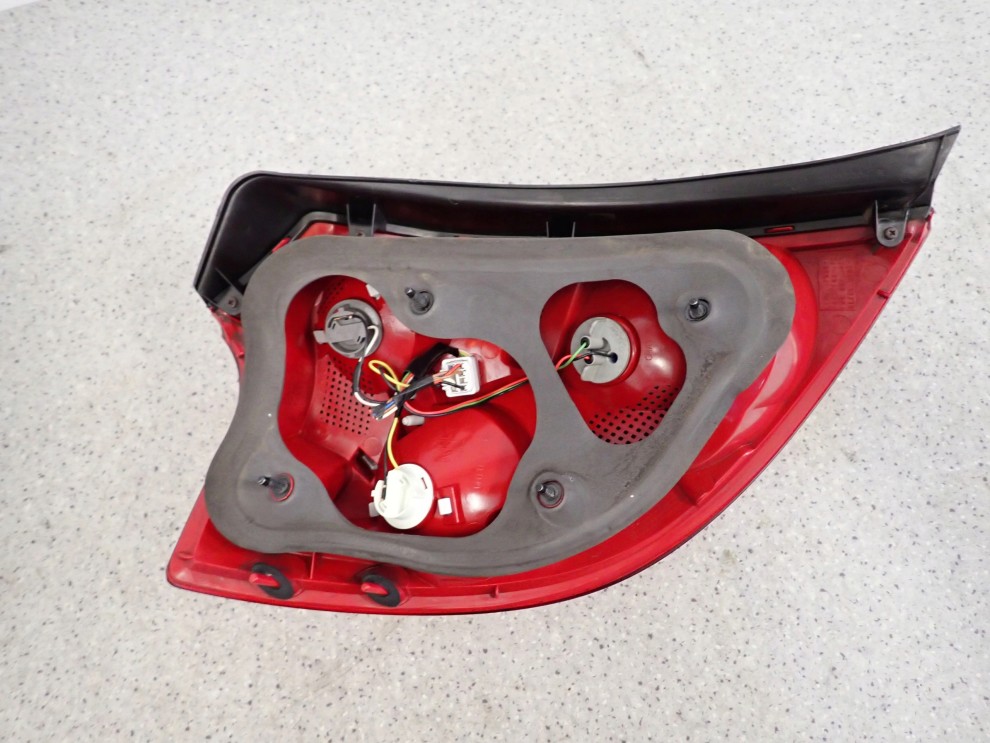 KIA CEED HATCHBACK 07-09 LAMPA TYLNA PRAWA 5/7