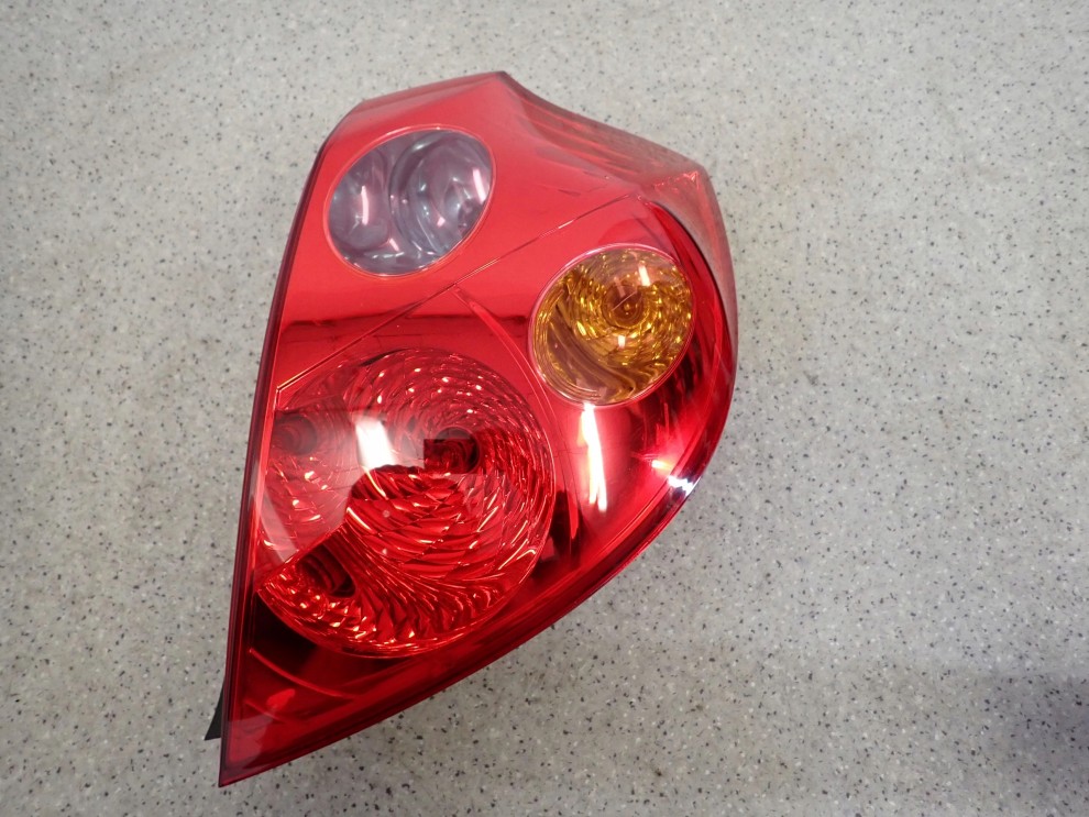 KIA CEED HATCHBACK 07-09 LAMPA TYLNA PRAWA 6/7