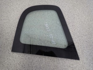 HONDA JAZZ II 02-08 SZYBA TYLNA PRAWA KAROSERYJNA 4/4 MINIATURA