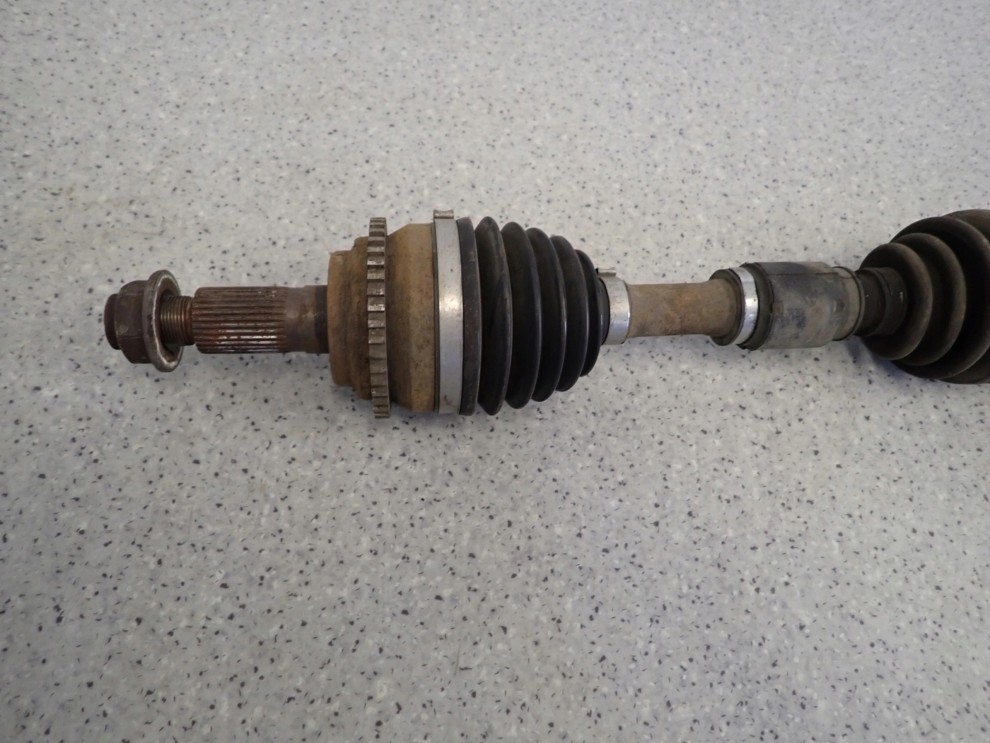 MAZDA 6 05-07 2.0 TD RF7 PÓŁOŚ LEWA 3/4