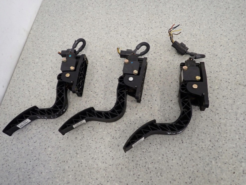 KIA RIO II CRDI 05-10 PEDAŁ GAZU 3/4