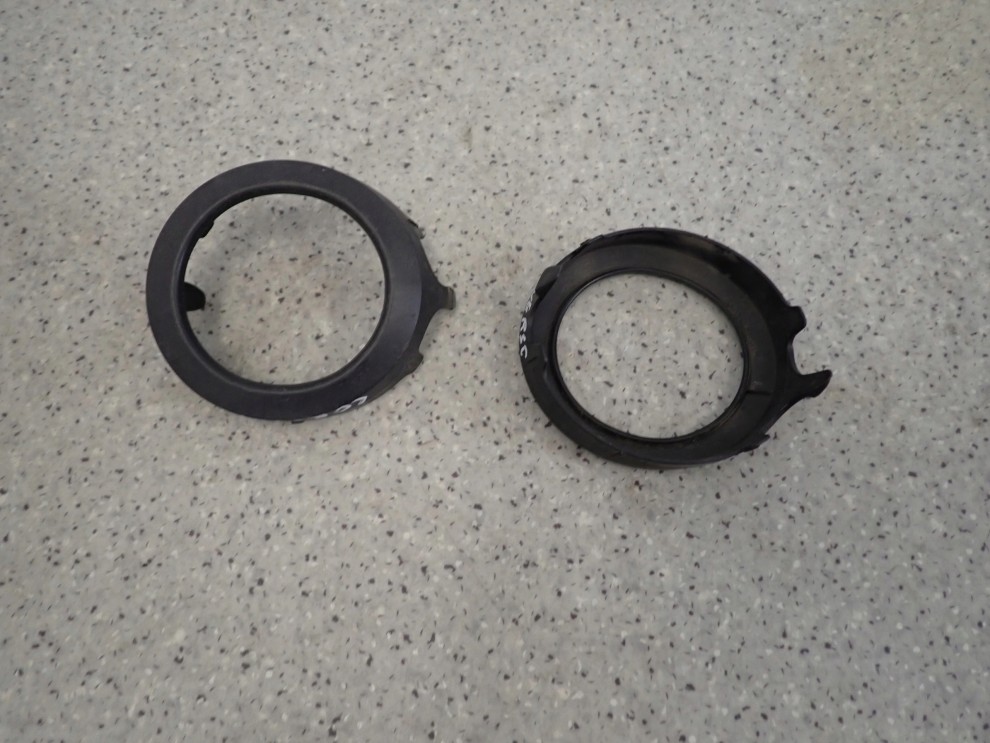 TOYOTA COROLLA VERSO 01-03 RAMKA HALOGENU ZAŚLEPKA W ZDERZAK 6/6