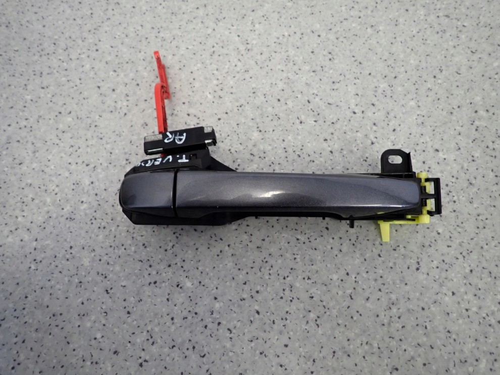 TOYOTA VERSO 09-13 KLAMKA DRZWI TYLNA PRAWA 1G3 5/7