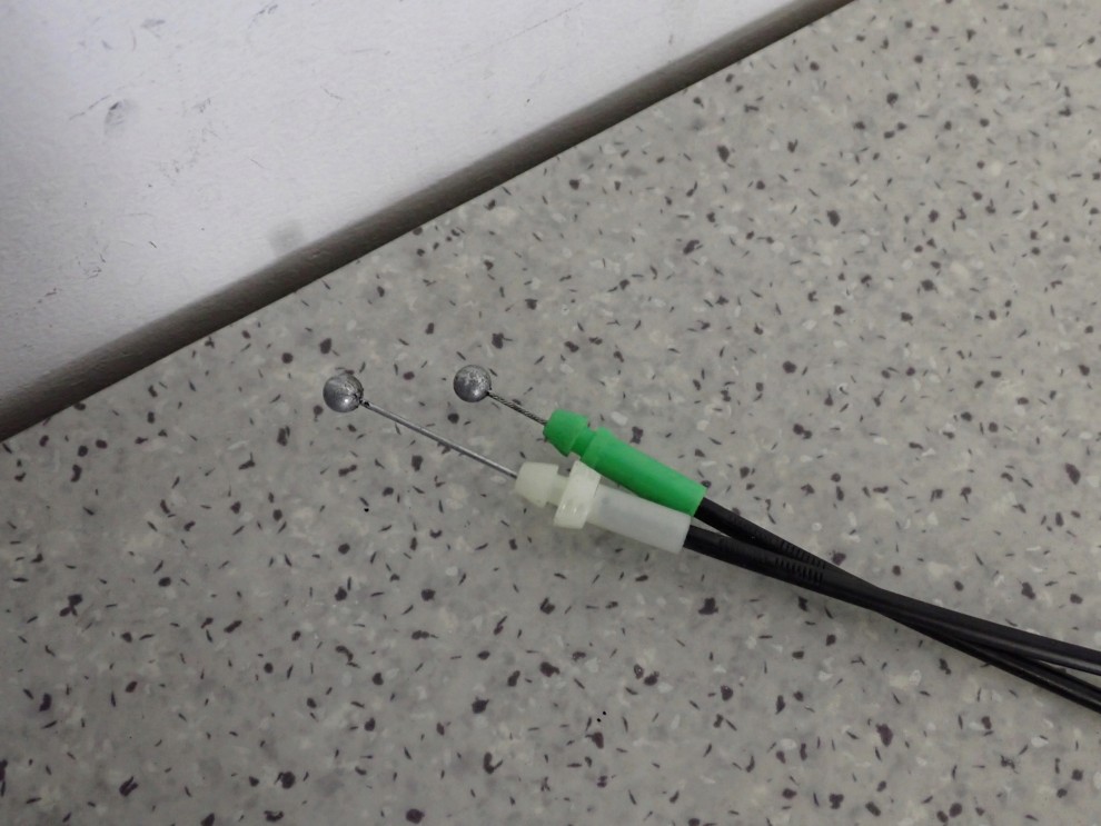 TOYOTA VERSO 09-13 ZAMEK DRZWI TYLNY PRAWY 4/6