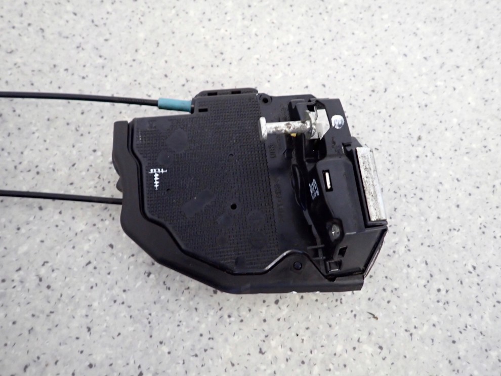 TOYOTA VERSO 09-13 ZAMEK DRZWI TYLNY PRAWY 5/6