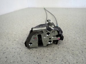 TOYOTA VERSO 09-13 ZAMEK DRZWI TYLNY PRAWY 6/6 MINIATURA