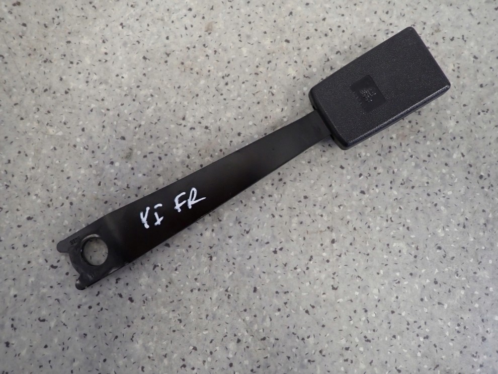 TOYOTA YARIS I 99-05 ZAPINKA PASA BEZPIECZEŃSTWA PRZEDNIA 2/3