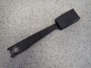 TOYOTA YARIS I 99-05 ZAPINKA PASA BEZPIECZEŃSTWA PRZEDNIA 1/3 MINIATURA