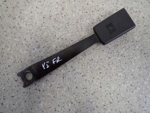 TOYOTA YARIS I 99-05 ZAPINKA PASA BEZPIECZEŃSTWA PRZEDNIA 2/3 MINIATURA