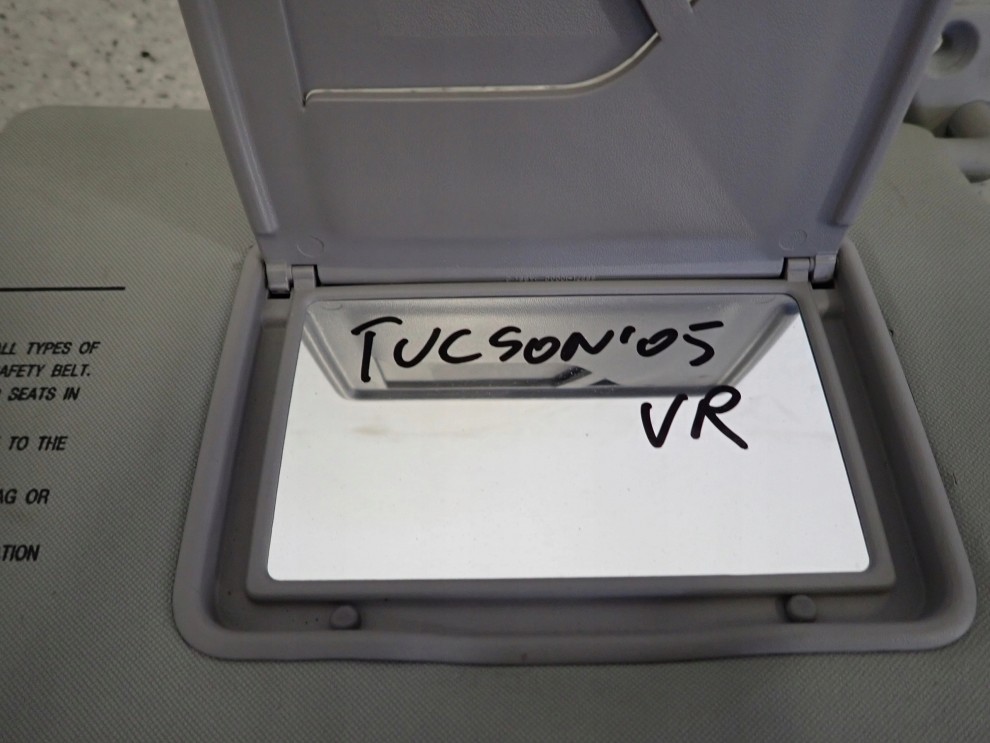 HYUNDAI TUCSON 04- DASZEK PRZECIWSŁONECZNY PRAWY 2/7