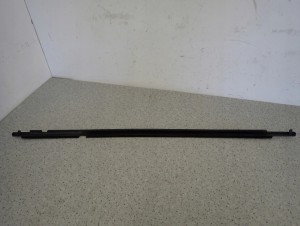 TOYOTA VERSO 09-13 LISTWA ZGARNIAJĄCA SZYBY TYLNA PRAWA 6/8 MINIATURA