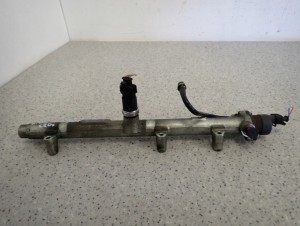 HYUNDAI TUCSON KIA SPORTAGE II 2.0 CRDI 113KM 04- LISTWA WTRYSKOWA 2/6 MINIATURA