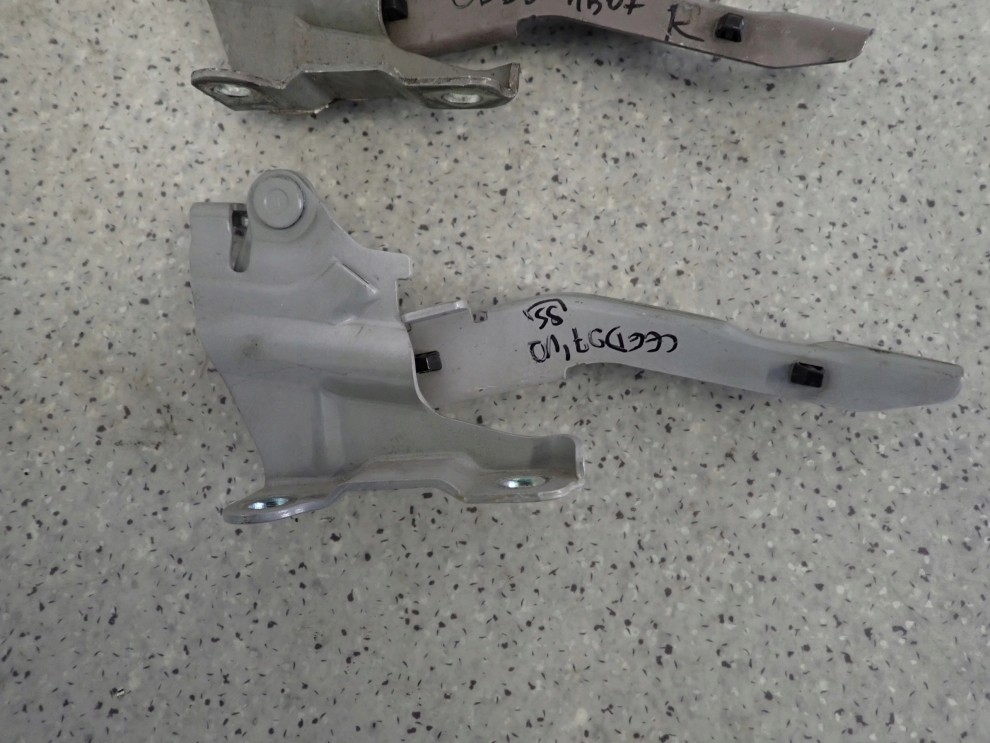 KIA CEED HATCHBACK KOMBI 07-12 ZAWIAS MASKI PRAWY 2/8