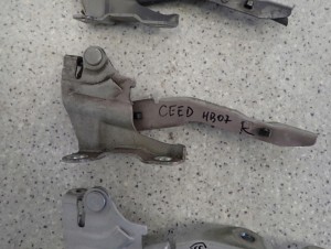 KIA CEED HATCHBACK KOMBI 07-12 ZAWIAS MASKI PRAWY 3/8 MINIATURA