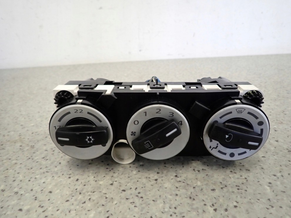 MITSUBISHI COLT 09-12 PANEL STEROWANIA NAWIEWEM 1/4