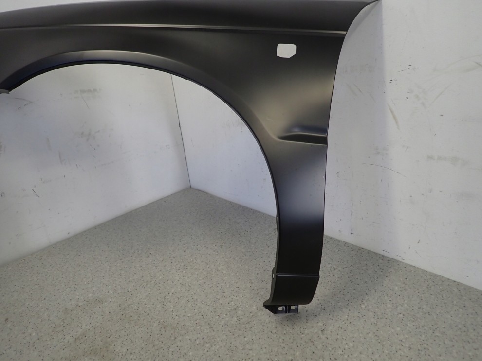 SUZUKI BALENO 95-99 BŁOTNIK PRZEDNI LEWY NOWY 4/12