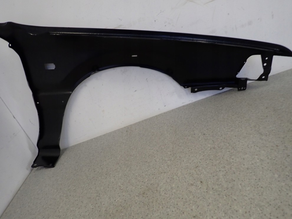 MITSUBISHI GALANT 88-92 BŁOTNIK PRZEDNI LEWY 10/13