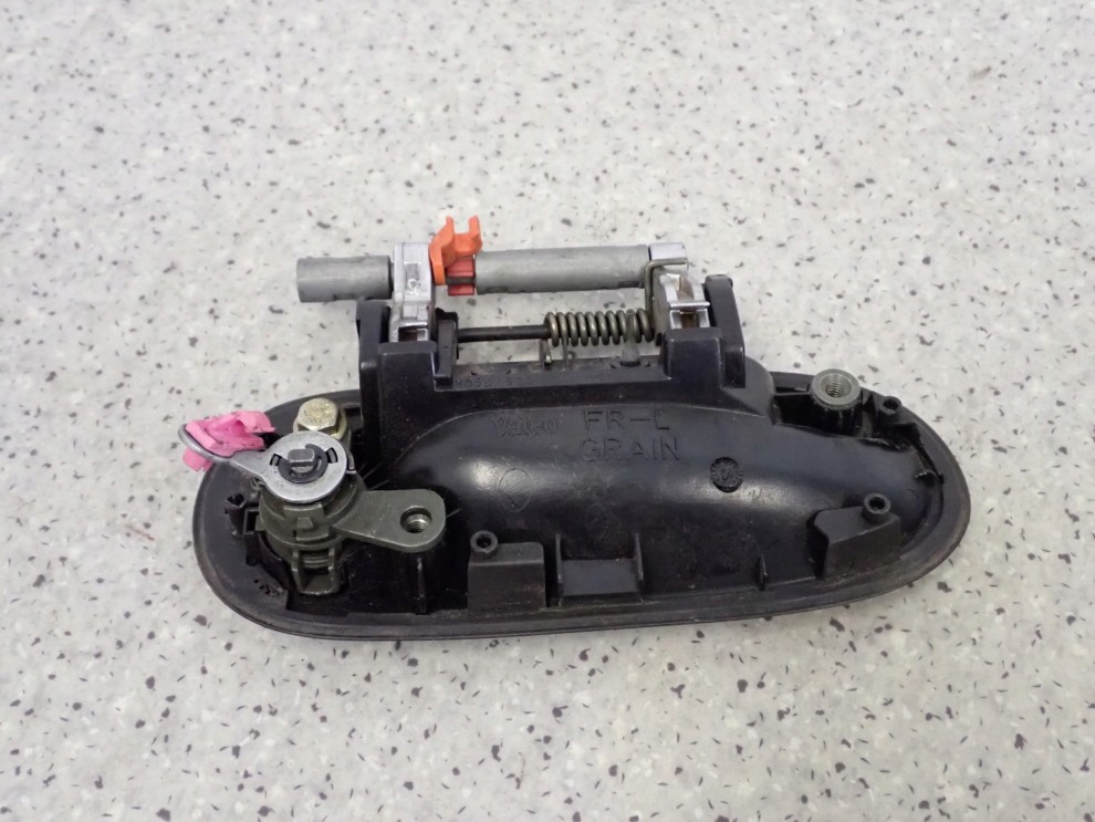 NISSAN ALMERA N16 00- KLAMKA PRZEDNIA LEWA 9/10