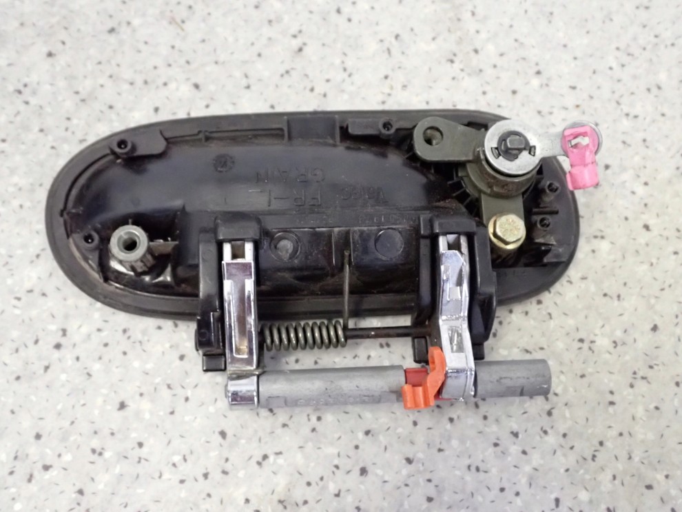 NISSAN ALMERA N16 00- KLAMKA PRZEDNIA LEWA 10/10