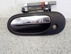 NISSAN ALMERA N16 00- KLAMKA PRZEDNIA LEWA 1/10 MINIATURA