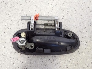 NISSAN ALMERA N16 00- KLAMKA PRZEDNIA LEWA 7/10 MINIATURA