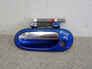 NISSAN ALMERA N16 00- KLAMKA PRZEDNIA LEWA 1/8 MINIATURA