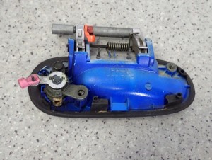 NISSAN ALMERA N16 00- KLAMKA PRZEDNIA LEWA 7/8 MINIATURA