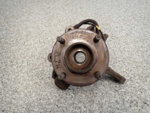 MAZDA2 MAZDA 2 03-07 ZWROTNICA PIASTA PRZEDNIA LEWA 1/5 MINIATURA