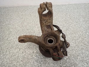 MAZDA2 MAZDA 2 03-07 ZWROTNICA PIASTA PRZEDNIA LEWA 3/5 MINIATURA