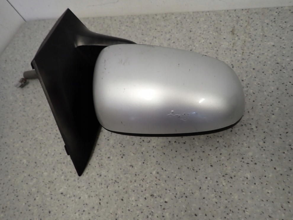 ALMERA TINO 00-06 LUSTERKO LEWE 3 PINY KY5 5/11