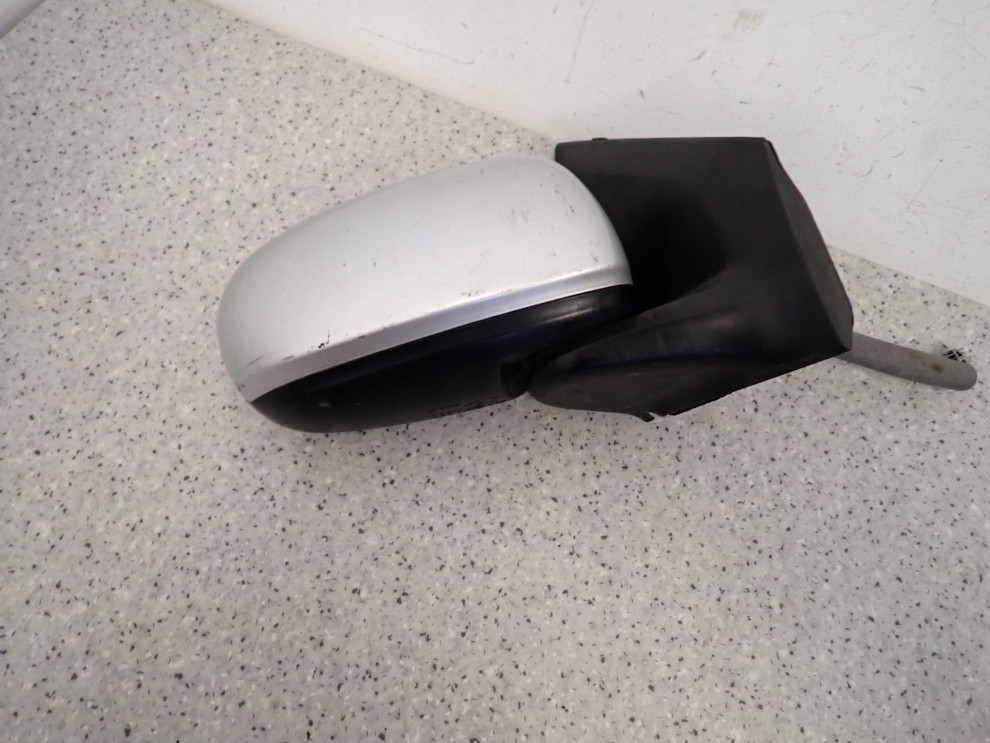 ALMERA TINO 00-06 LUSTERKO LEWE 3 PINY KY5 11/11