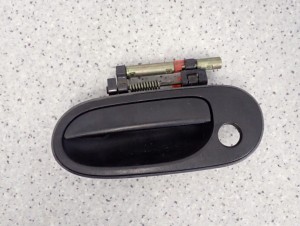 NISSAN ALMERA N16 00- KLAMKA PRZEDNIA LEWA 2/7 MINIATURA