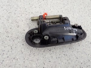 NISSAN ALMERA N16 00- KLAMKA PRZEDNIA LEWA 4/7 MINIATURA