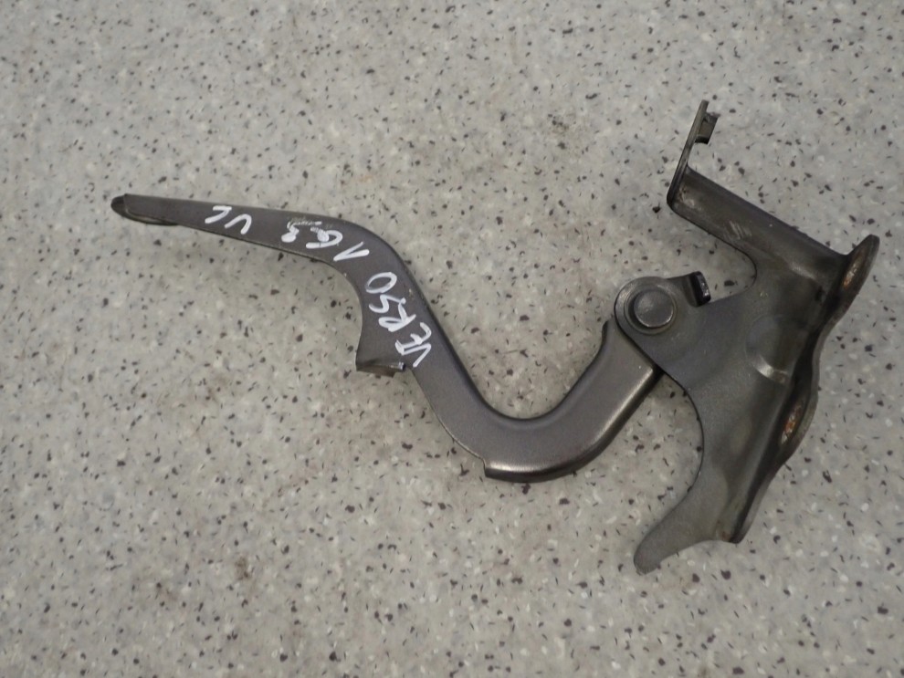 TOYOTA VERSO 09- ZAWIAS MASKI LEWY 4/4