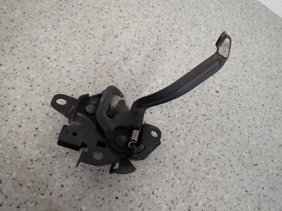 TOYOTA VERSO 09-13 ZAMEK MASKI 4/5