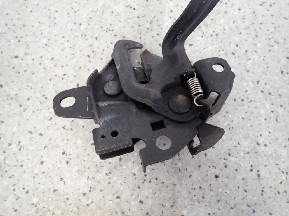 TOYOTA VERSO 09-13 ZAMEK MASKI 5/5