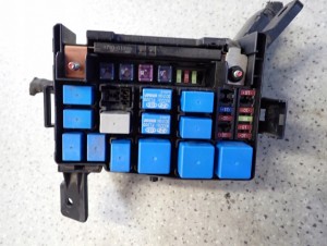 KIA VENGA 09- HYUNDAI IX20 1.4I SKRZYNKA BEZPIECZNIKÓW PUSZKA ELEKTRYCZNA 6/7 MINIATURA