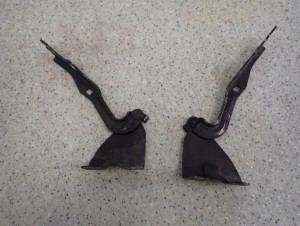 MAZDA 2 II DE 07- ZAWIAS MASKI LEWY LUB PRAWY 1/4 MINIATURA