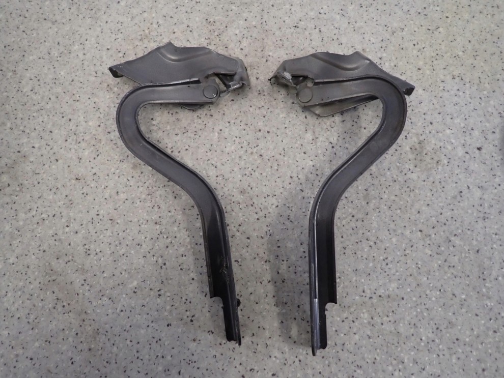 SUZUKI SWIFT MK7 5D 10- ZAWIAS MASKI LEWY LUB PRAWY ZCD 1/2