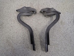 SUZUKI SWIFT MK7 5D 10- ZAWIAS MASKI LEWY LUB PRAWY ZCD 1/2 MINIATURA