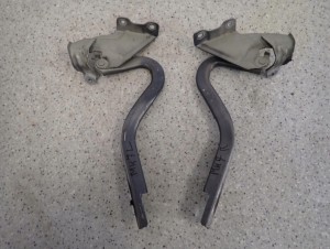 SUZUKI SWIFT MK7 5D 10- ZAWIAS MASKI LEWY LUB PRAWY ZCD 2/2 MINIATURA