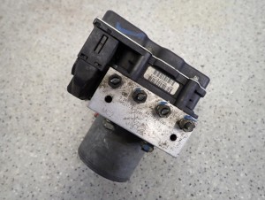 TOYOTA VERSO 2.0 D4D 09- POMPA ABS STEROWNIK 1/7 MINIATURA