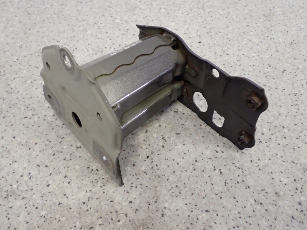 TOYOTA VERSO 09-13 WSPORNIK ZDERZAKA TYLNY LEWY 3/6