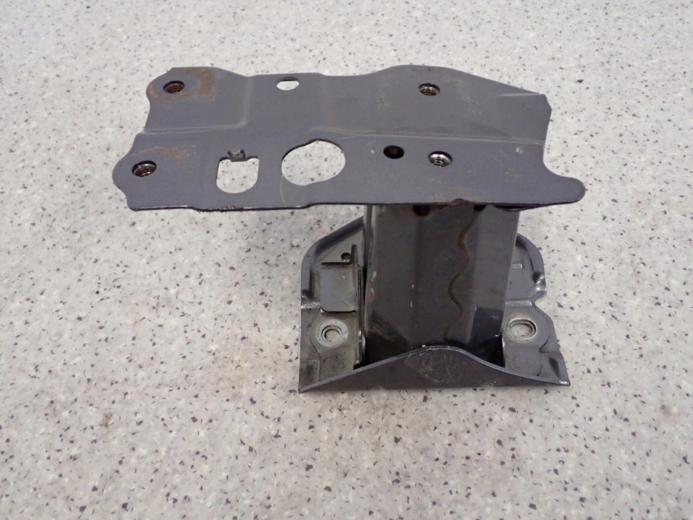 TOYOTA VERSO 09-13 WSPORNIK ZDERZAKA TYLNY LEWY 4/6