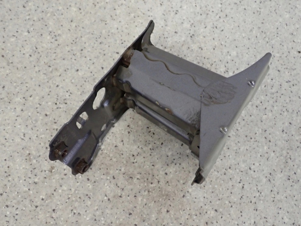 TOYOTA VERSO 09-13 WSPORNIK ZDERZAKA TYLNY LEWY 5/6