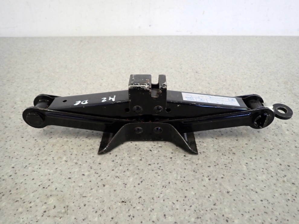 GOODMAN LEWAREK PODNOŚNIK SAMOCHODOWY 800KG 2/5