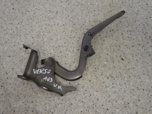 TOYOTA VERSO 09- ZAWIAS MASKI PRAWY