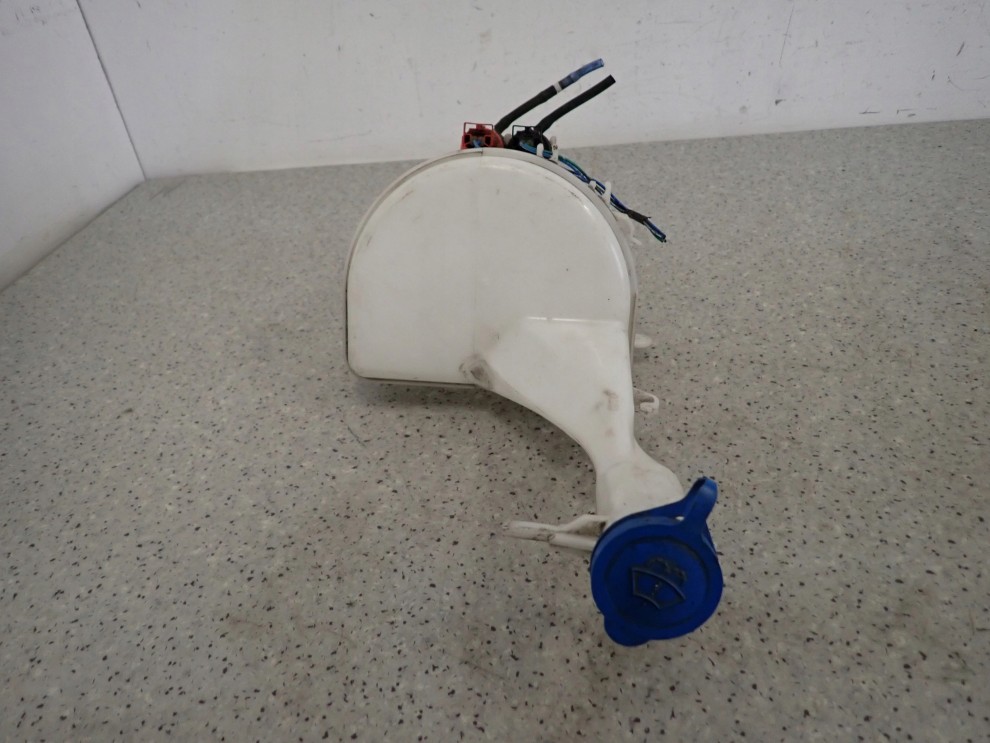 TOYOTA YARIS I FR 99-05 ZBIORNICZEK SPRYSKIWACZY POMPKA 7/8