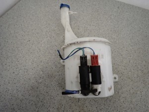 TOYOTA YARIS I FR 99-05 ZBIORNICZEK SPRYSKIWACZY POMPKA 1/8 MINIATURA