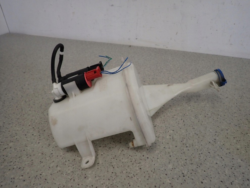 TOYOTA YARIS I FR 99-05 ZBIORNICZEK SPRYSKIWACZY POMPKA 2/7